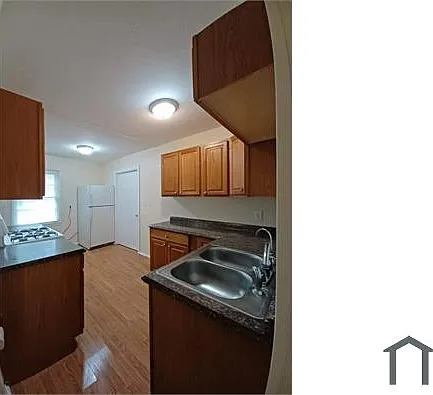 1112 Irving Ave — Photo 6