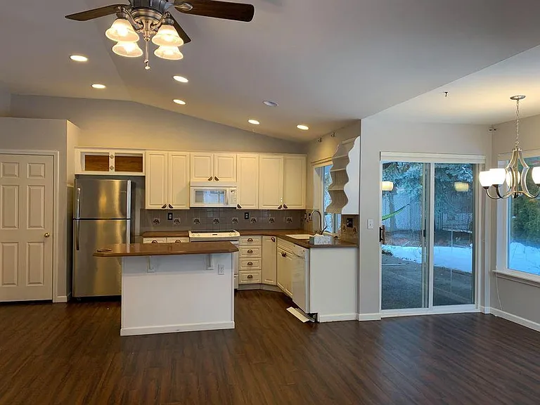 3637 N Whisper Dr — Photo 2