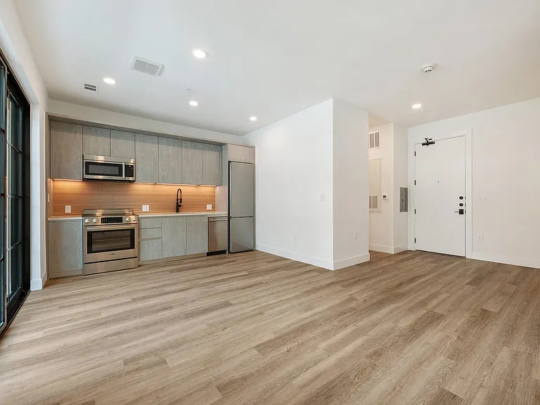 4315 S Congress Ave #208 — Photo 16