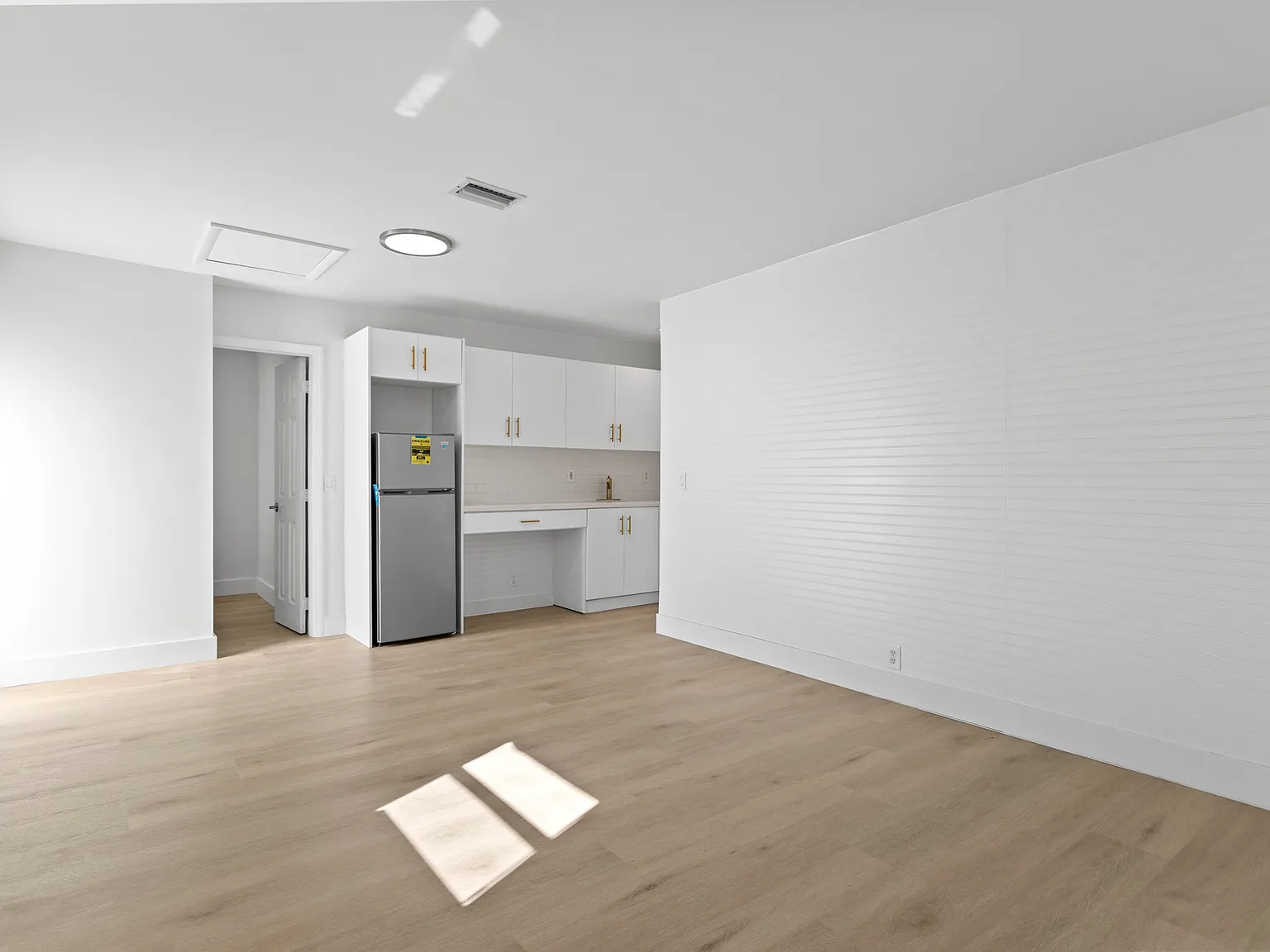 1 bed, 350 sqft, $1,550 — Photo 1