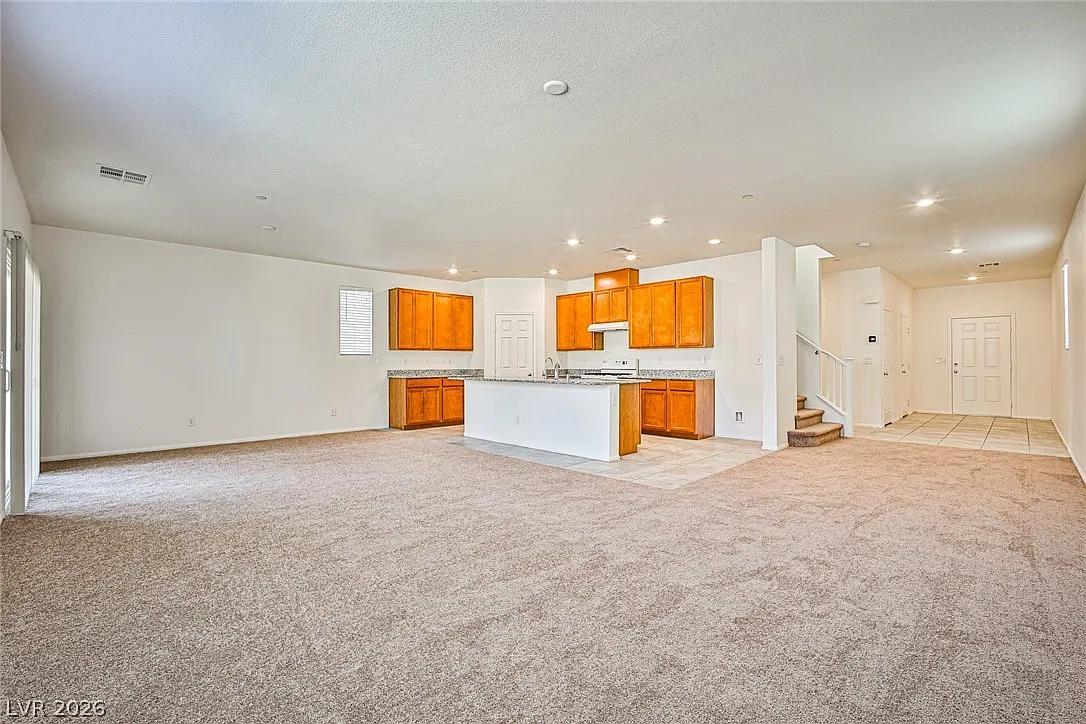 4 bed, 2.5 bath, 2819 sqft, $2,490 — Photo 4