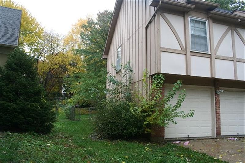 2nd image of 10227 Long St