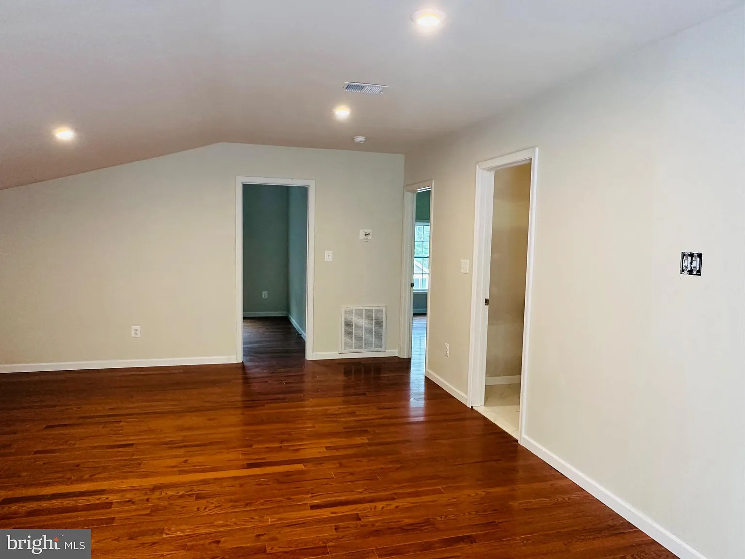 1 bed, 1.0 bath, 1245 sqft, $1,750 — Photo 3