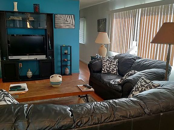 4th image of 2807 La Quinta Dr