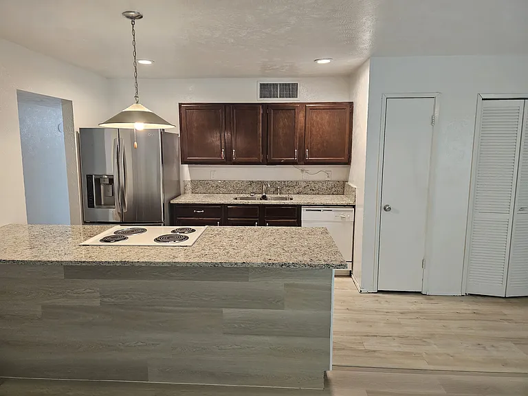 524 Oldbridge Dr — Photo 7