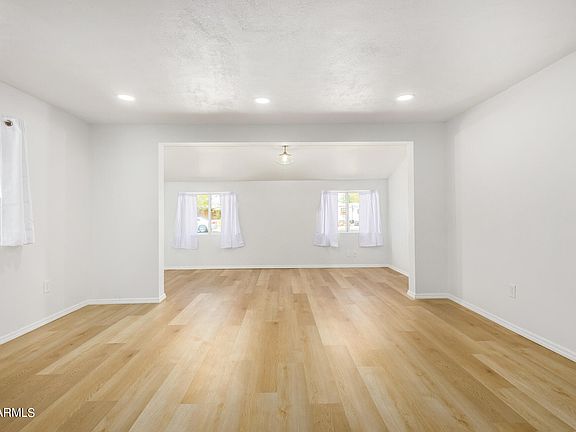 3rd image of 333 N SAGUARO Drive
