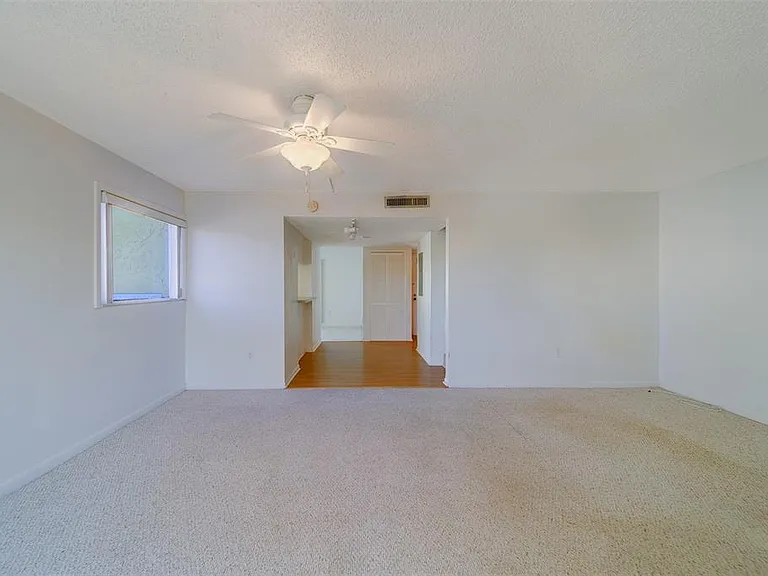 1 Windrush Blvd #28 — Photo 11