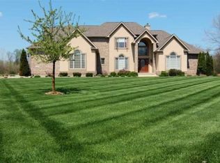 419 Oak Breeze Dr, Valparaiso, IN 46383