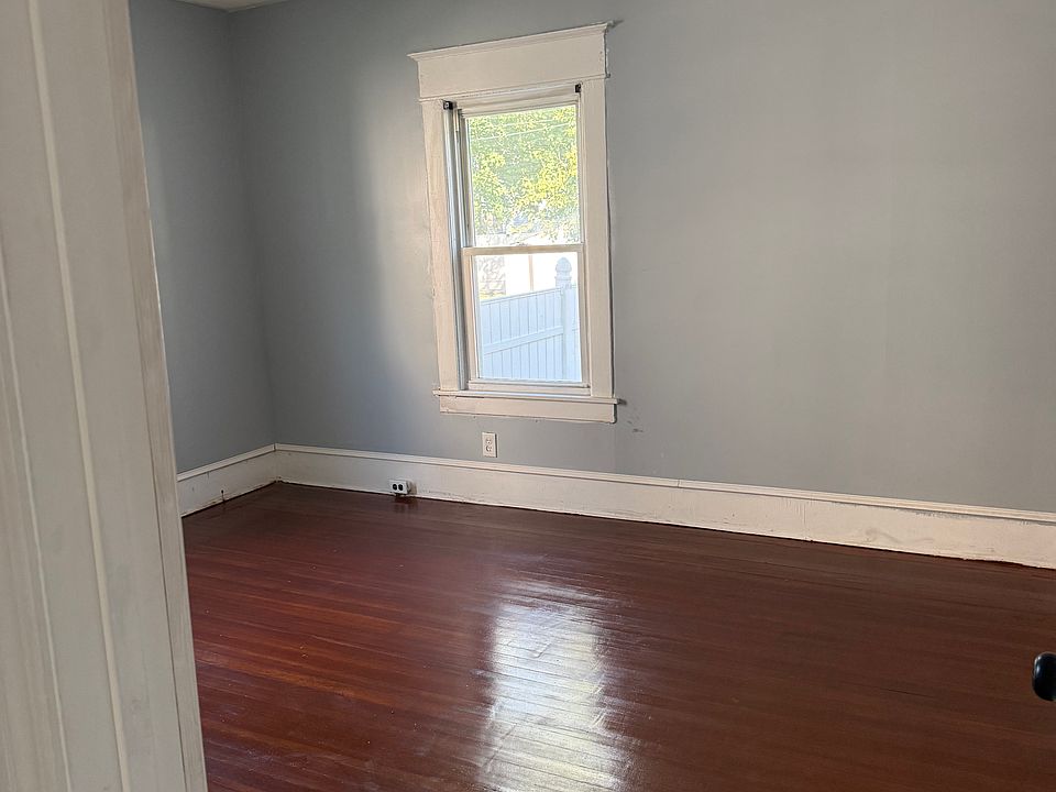 1st image of 239-241 Oak Grove Ave #239