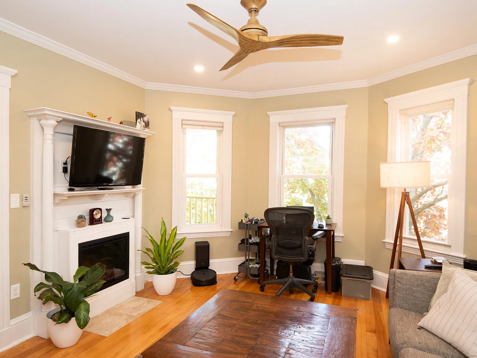 2 bed, 1.5 bath, 981 sqft, $3,900 — Photo 2