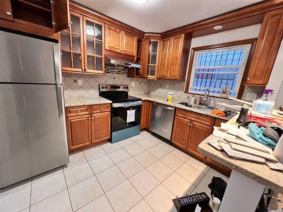2nd image of 1651 Bell Blvd