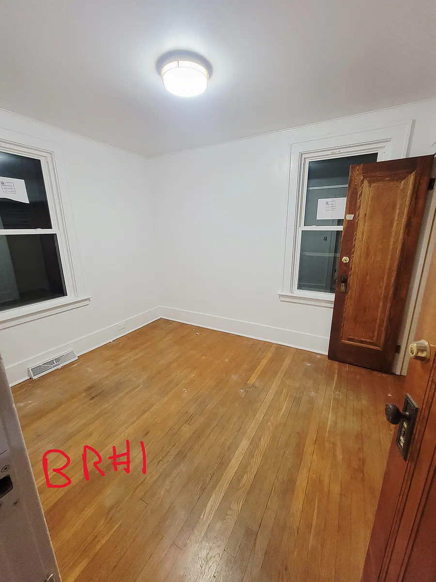 Building Photo - 1912 Sunset Ave #1