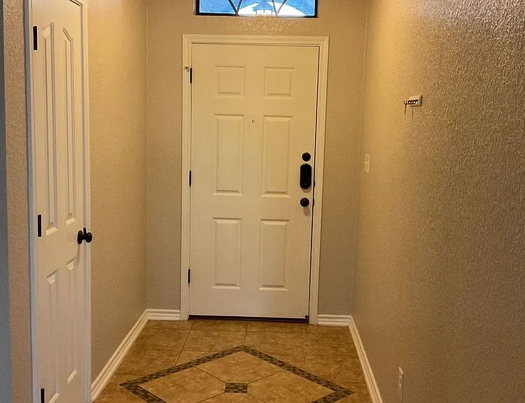 2704 Ancestor Dr — Photo 2