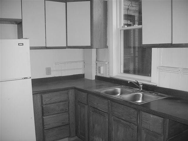 2nd image of 834 N Carey St #4