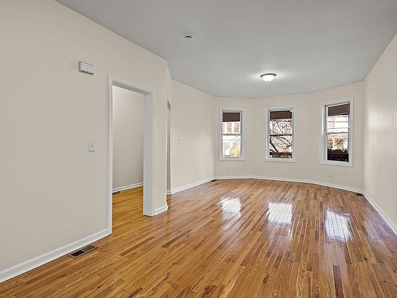 4th image of 20-22 Noll Pl #1