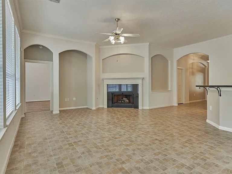 118 Robindale Cir — Photo 6