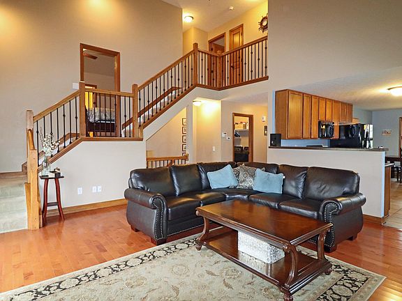 5th image of 1970 Bobtail Ln