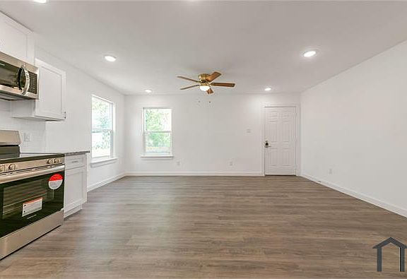 4th image of 8713 Southwark St #B