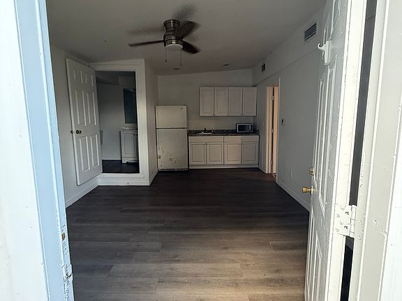 3rd image of 1907 N 49th St #B
