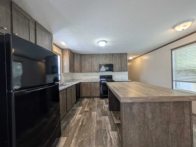 38000 Le Chateau Blvd #491 — Photo 2
