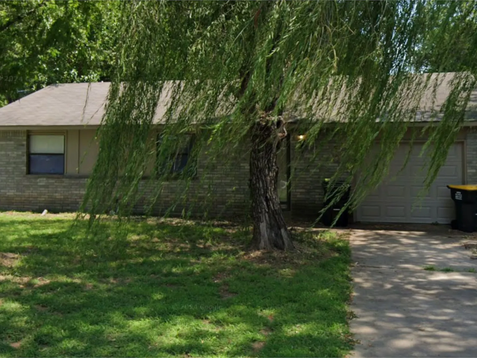 3 bed, 1.5 bath, 1265 sqft, $1,400 — Photo 1