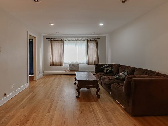 5th image of 744 W Dempster St #10