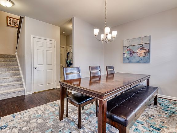4th image of 2504 Cedar Hill Ln #7L