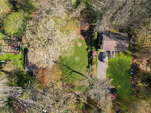 4th image of 7 Winterberry Rd