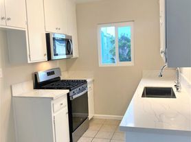 145 Evergreen Ave, D