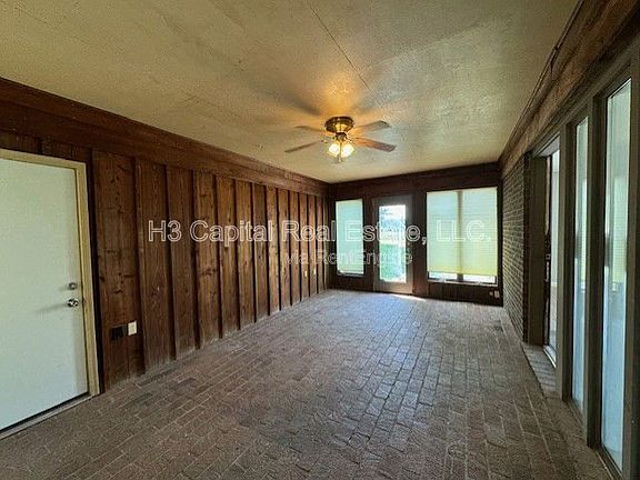 3rd image of 200 Lake Forest Dr