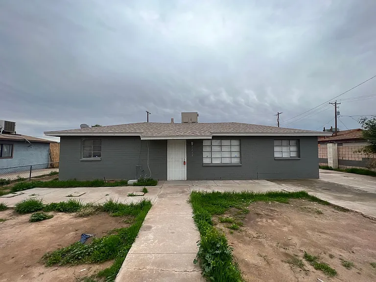 2233 E Wood St — Photo 3