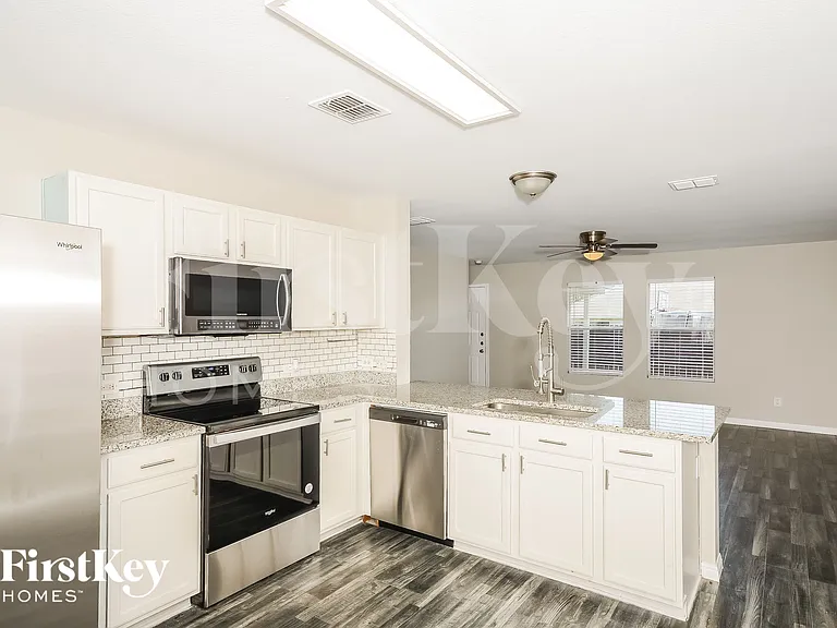 1207 Bellevue Dr — Photo 5