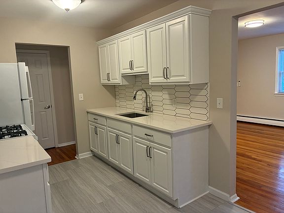 3rd image of 101 W Oakland Ave APT 1