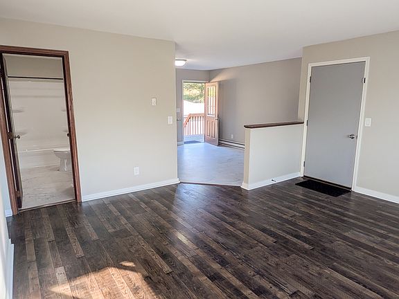 4th image of 5182 Seaton Hall Dr APT 3