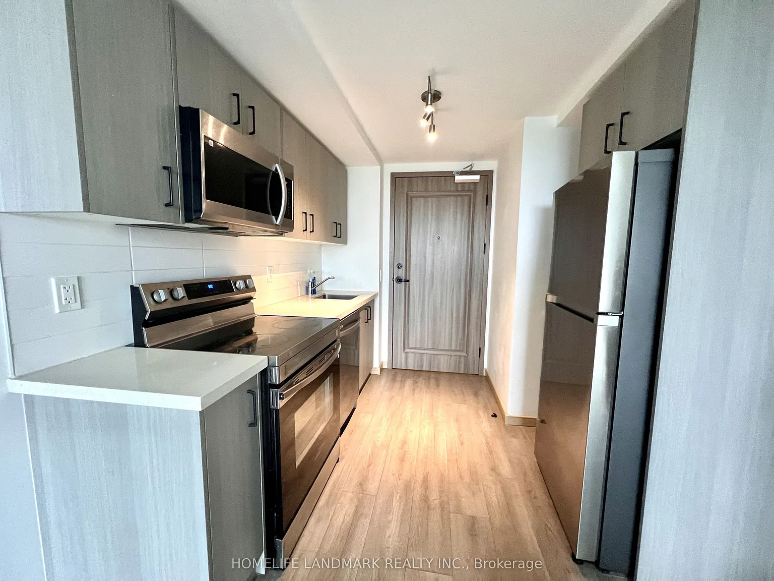 3421 Sheppard Ave E — Photo 2