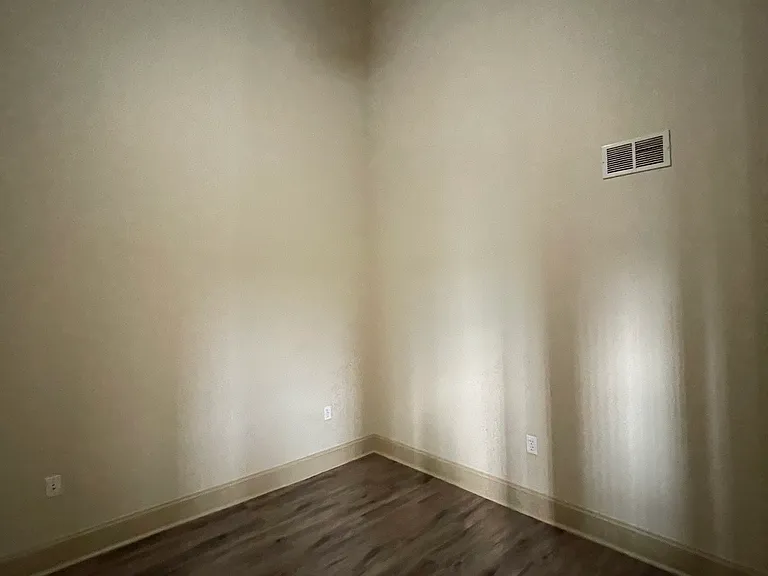 Theresa Park Loft Apartments — Photo 41