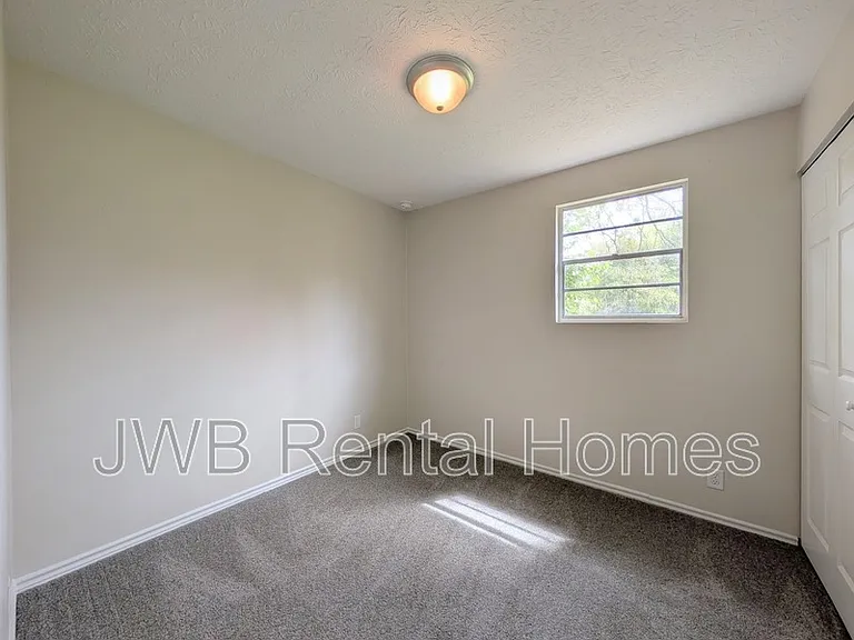 835 E Union St — Photo 7