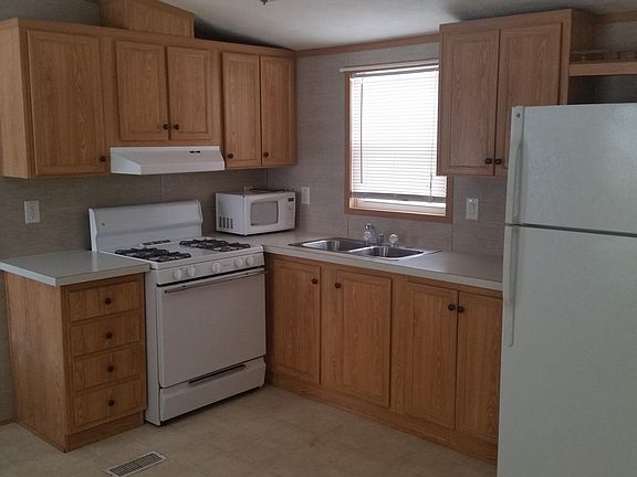 3rd image of 32 Rockland Ave