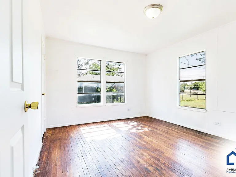 107 Belaire Ave — Photo 18