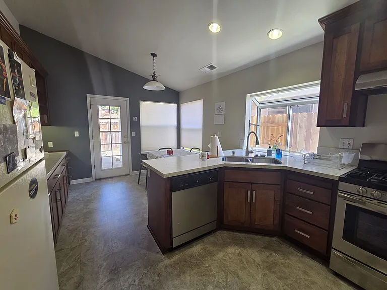 1412 Olympic Dr — Photo 8