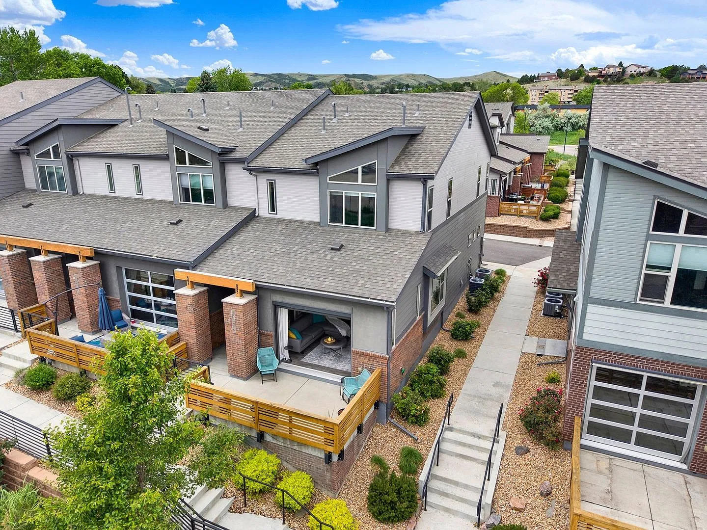 Modern 3BR End Unit Townhome in Lakewood — Photo 1