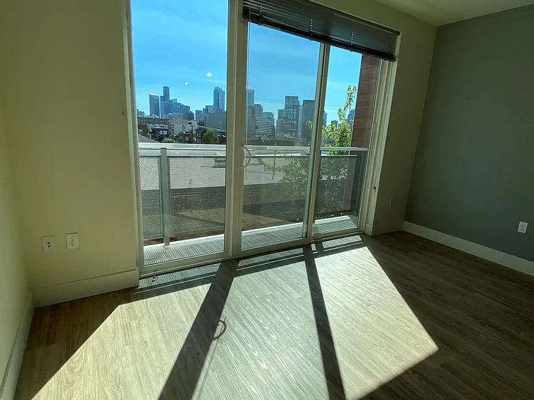 422 Summit Ave E — Photo 15