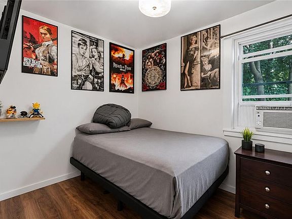 5th image of 76 Greenleaf Ave