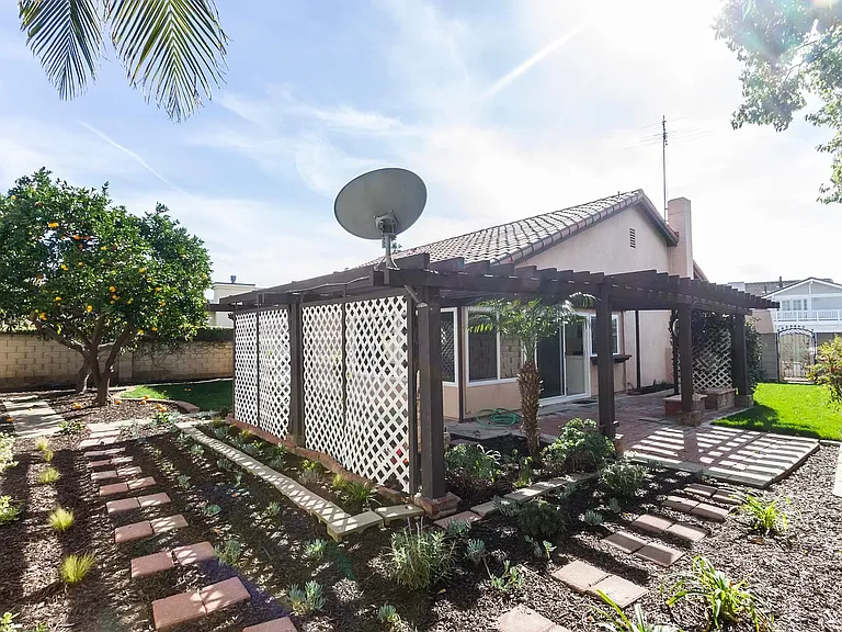 966 Goldenrod Dr — Photo 15