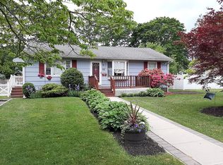 48 Meroke Ln, East Islip, NY 11730