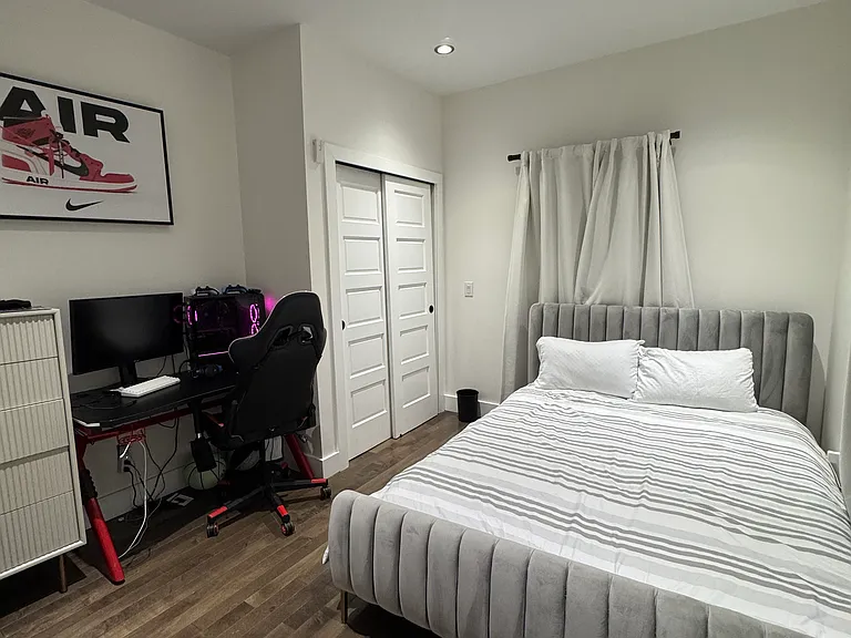253 35th Ave N — Photo 8
