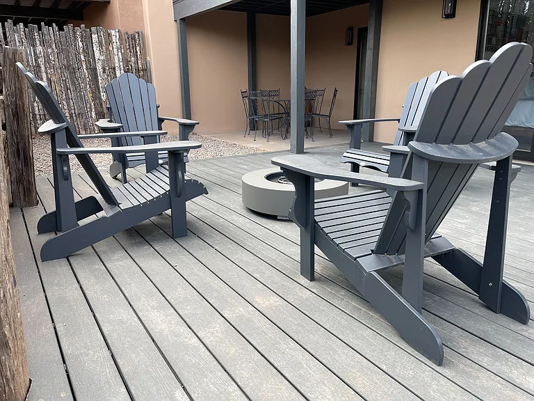 Lower deck fire pit seating area