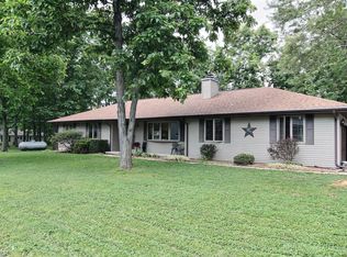 15645 N Lake Rd, Girard, IL 62640