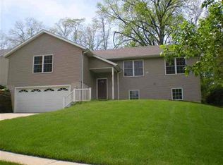 630 N 4th St, Le Claire, IA