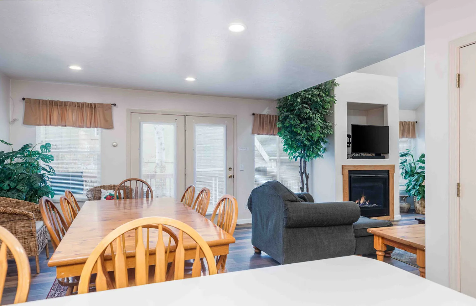 4 bed, 4.0 bath, $6,003 — Photo 3